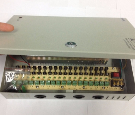 保護 短回路 超圧 超電圧 12V 30A CCTV用の電源ボックス