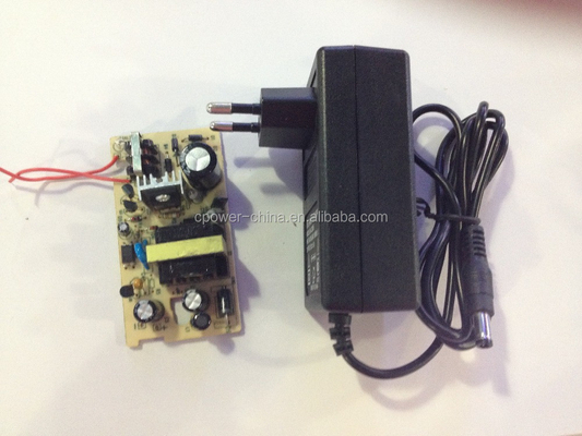 接続 24w 5v 12v 2a AC DC LED CCTV 電源アダプタ 安定した出力