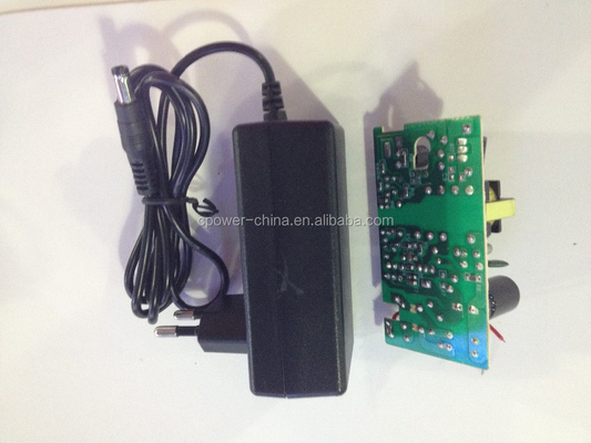 接続 24w 5v 12v 2a AC DC LED CCTV 電源アダプタ 安定した出力