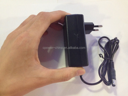 接続 24w 5v 12v 2a AC DC LED CCTV 電源アダプタ 安定した出力