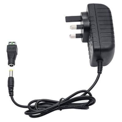 壁に設置された電源アダプタとICチップフィルター 100-240V AC 50/60Hz DC 12V 1A 1.5A 2A