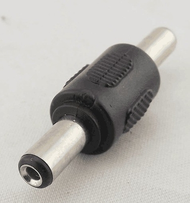 黒色DC電源プラグ 5.5x2.1mm トランスフォーマーのための男性から男性カップラーコネクタアダプタ