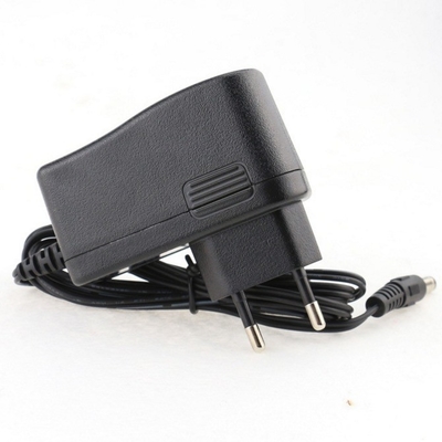 18W電源アダプタ 100-240V AC入力とDC 12V 1.5A出力プラグと接続