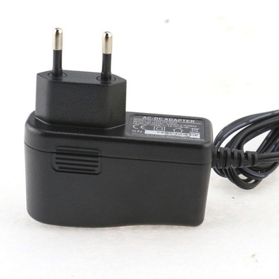 18W電源アダプタ 100-240V AC入力とDC 12V 1.5A出力プラグと接続