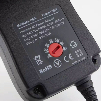 ユニバーサル調整可能な充電器アダプター 3-12V 30W 2.1A USBポート出力タイプDCブラック