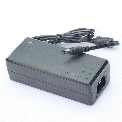 デスクトップ接続 C電源 常電圧 AC100-240V DC 15V 8A 120W 電源アダプター