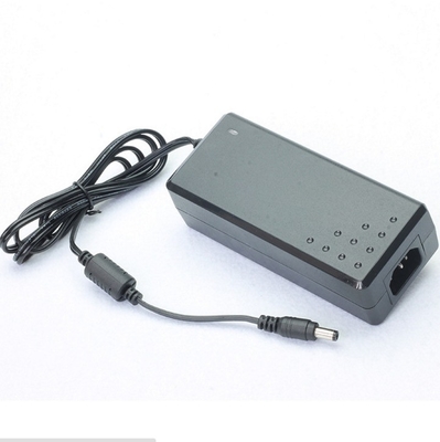 デスクトップ接続 C電源 常電圧 AC100-240V DC 15V 8A 120W 電源アダプター
