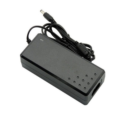 デスクトップ接続 C電源 常電圧 AC100-240V DC 15V 8A 120W 電源アダプター