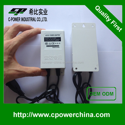 12V 24W 屋外電源アダプタ 2000mA 出力電流と順応なホワイトデザイン