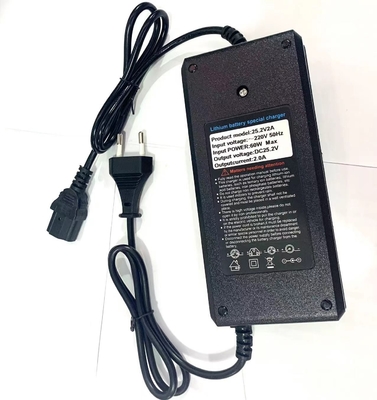 強力で便利な 25.2V 2A アダプタ バッテリー 充電器