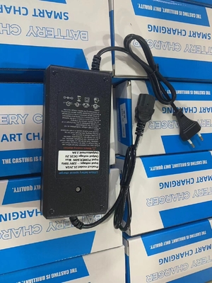 強力で便利な 25.2V 2A アダプタ バッテリー 充電器